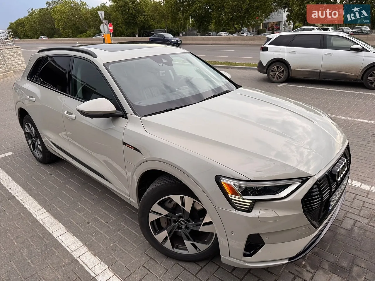 2020 Audi e-tron - мініатюра 28