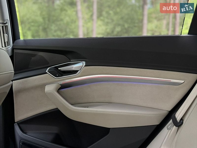 Внедорожник / Кроссовер Audi e-tron 2019 в Львове
