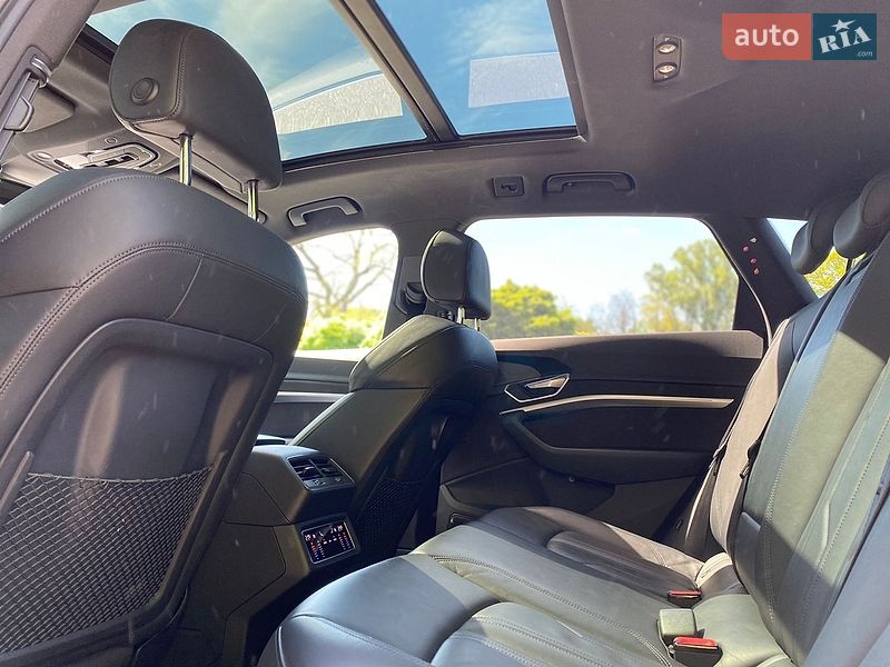 Внедорожник / Кроссовер Audi e-tron 2019 в Киеве