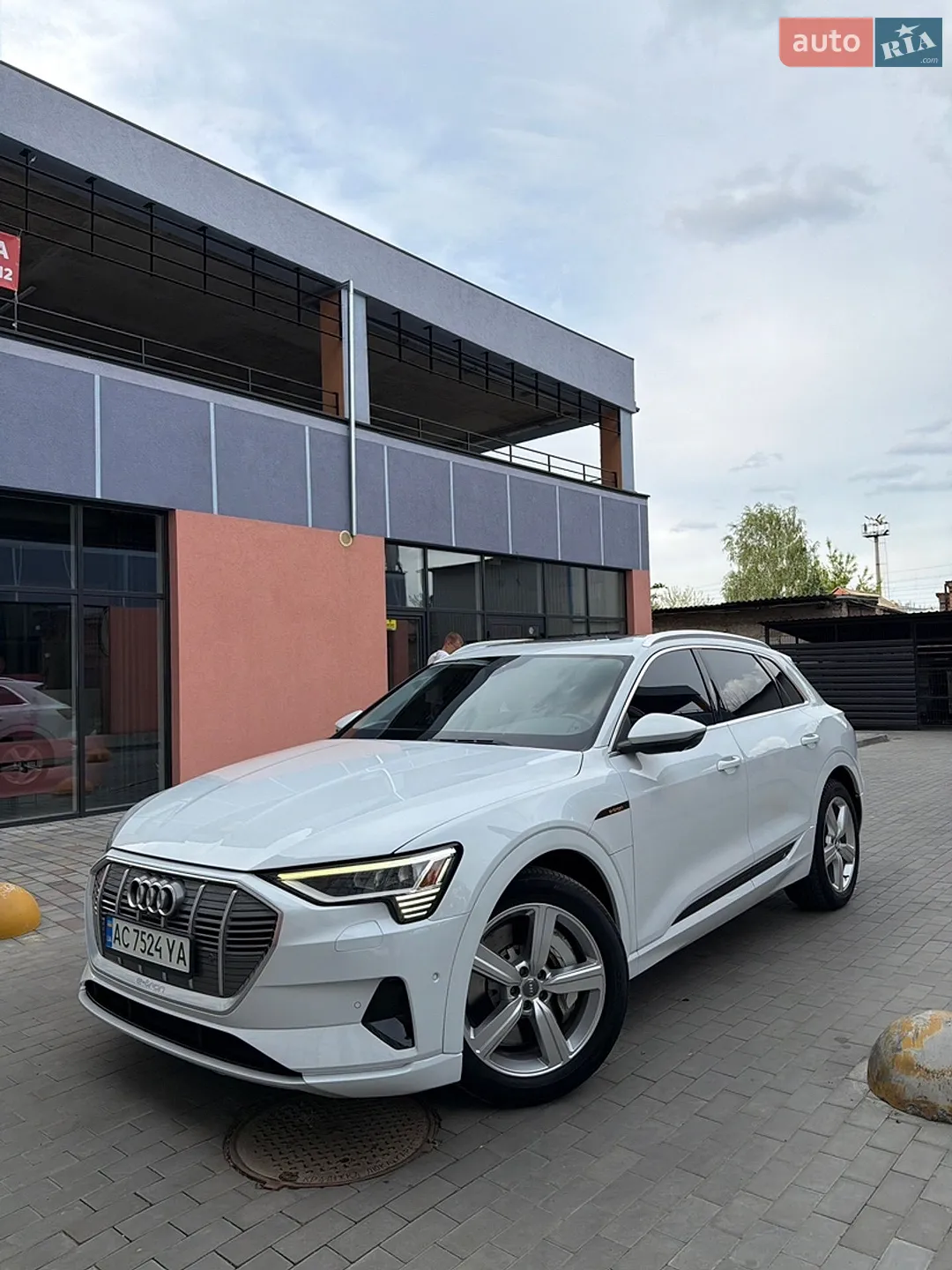 2019 Audi e-tron - мініатюра 2