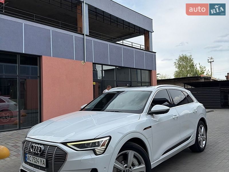 Позашляховик / Кросовер Audi e-tron 2019 в Володимирі