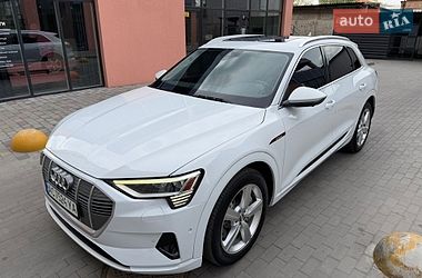 Позашляховик / Кросовер Audi e-tron 2019 в Володимирі