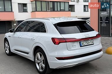 Позашляховик / Кросовер Audi e-tron 2019 в Володимирі