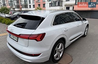 Позашляховик / Кросовер Audi e-tron 2019 в Володимирі