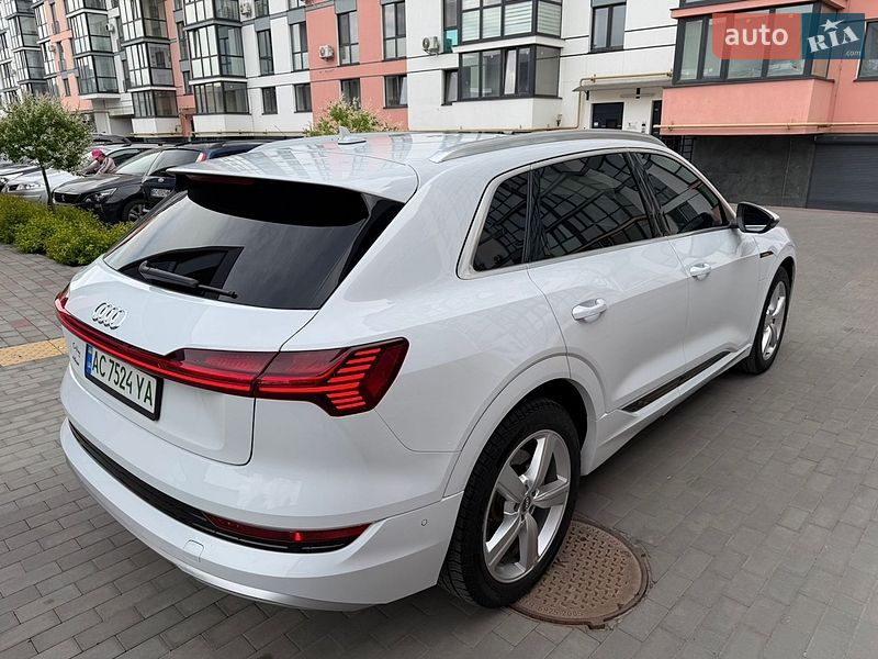 Позашляховик / Кросовер Audi e-tron 2019 в Володимирі