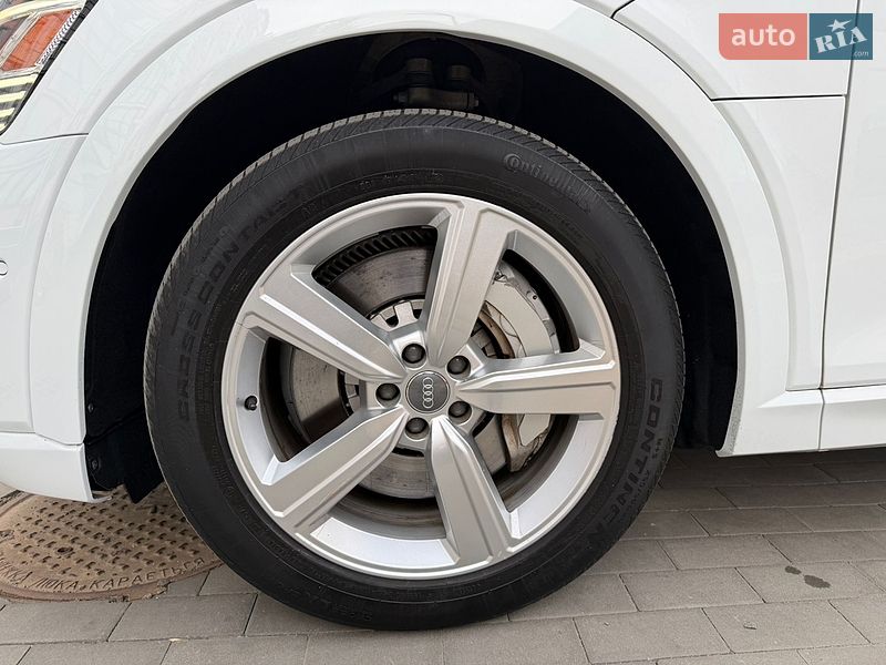 Позашляховик / Кросовер Audi e-tron 2019 в Володимирі