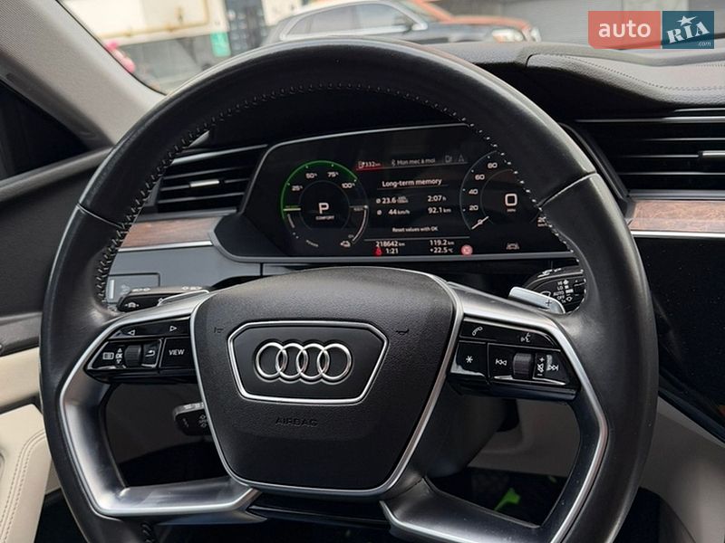 Позашляховик / Кросовер Audi e-tron 2019 в Володимирі