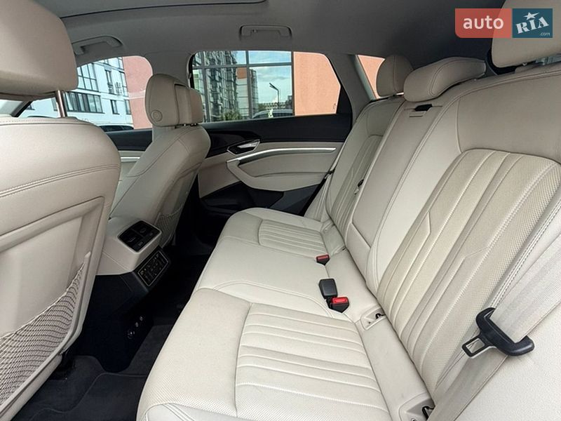 Позашляховик / Кросовер Audi e-tron 2019 в Володимирі