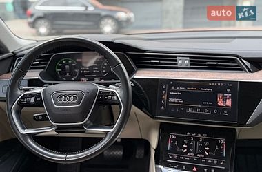 Позашляховик / Кросовер Audi e-tron 2019 в Володимирі