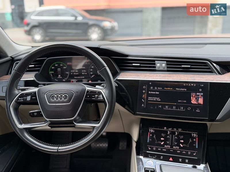 Позашляховик / Кросовер Audi e-tron 2019 в Володимирі
