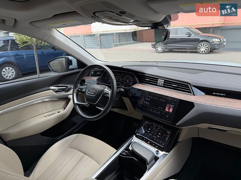 Позашляховик / Кросовер Audi e-tron 2019 в Володимирі