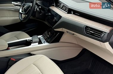 Позашляховик / Кросовер Audi e-tron 2019 в Володимирі