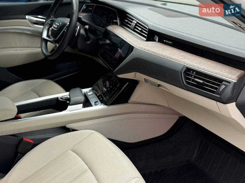 Позашляховик / Кросовер Audi e-tron 2019 в Володимирі