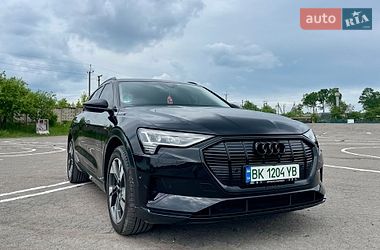 Внедорожник / Кроссовер Audi e-tron 2021 в Ровно