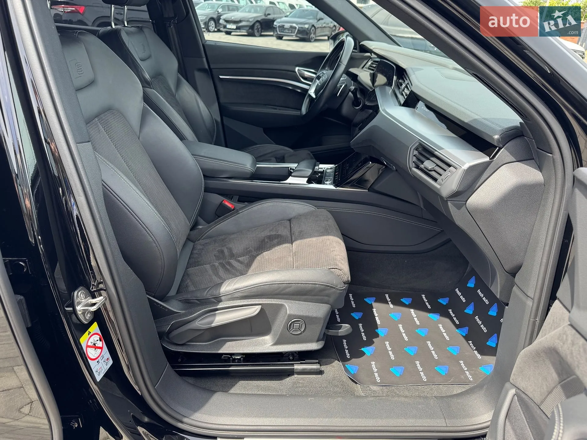 2021 Audi e-tron - мініатюра 38