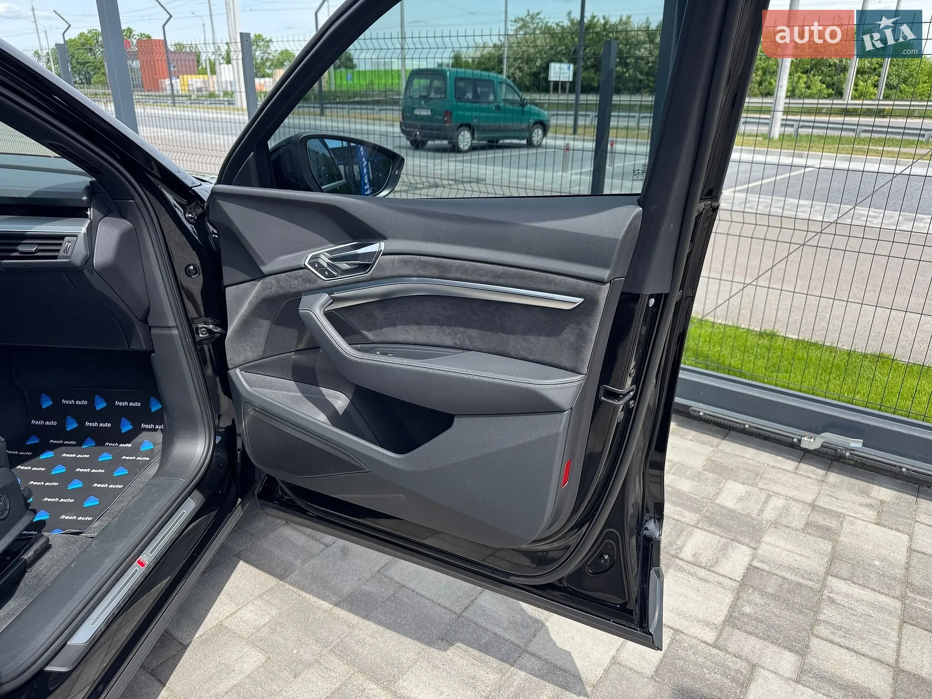 2021 Audi e-tron - мініатюра 36