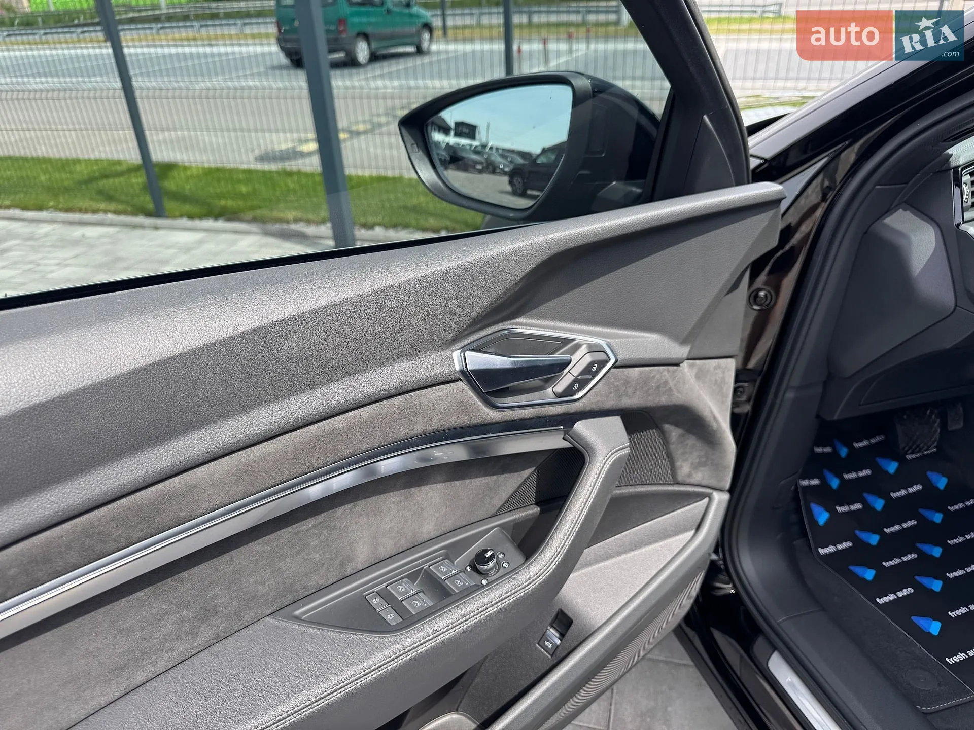 2021 Audi e-tron - мініатюра 14