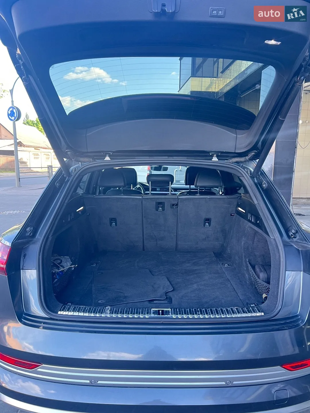 2019 Audi e-tron - мініатюра 21