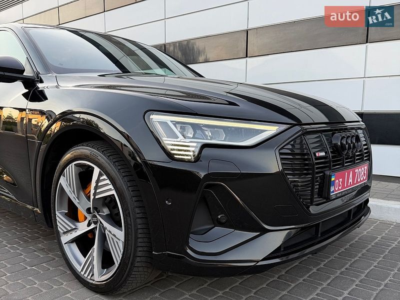 Позашляховик / Кросовер Audi e-tron 2022 в Рівному