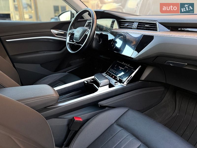 Внедорожник / Кроссовер Audi e-tron 2019 в Львове