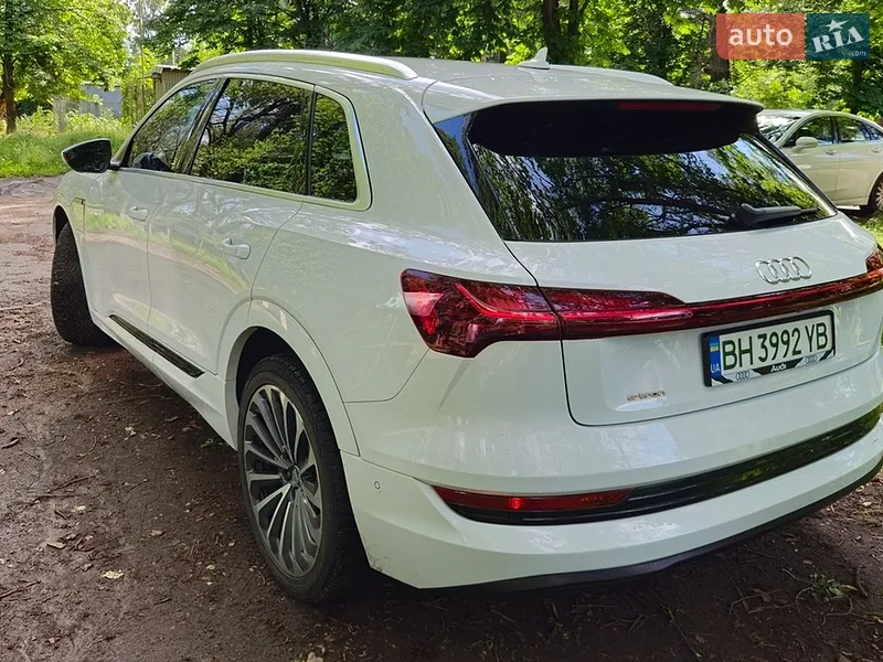 Audi e-tron 2019 VIN WA1VABGE3KB011317 фото оголошення 5 з 52