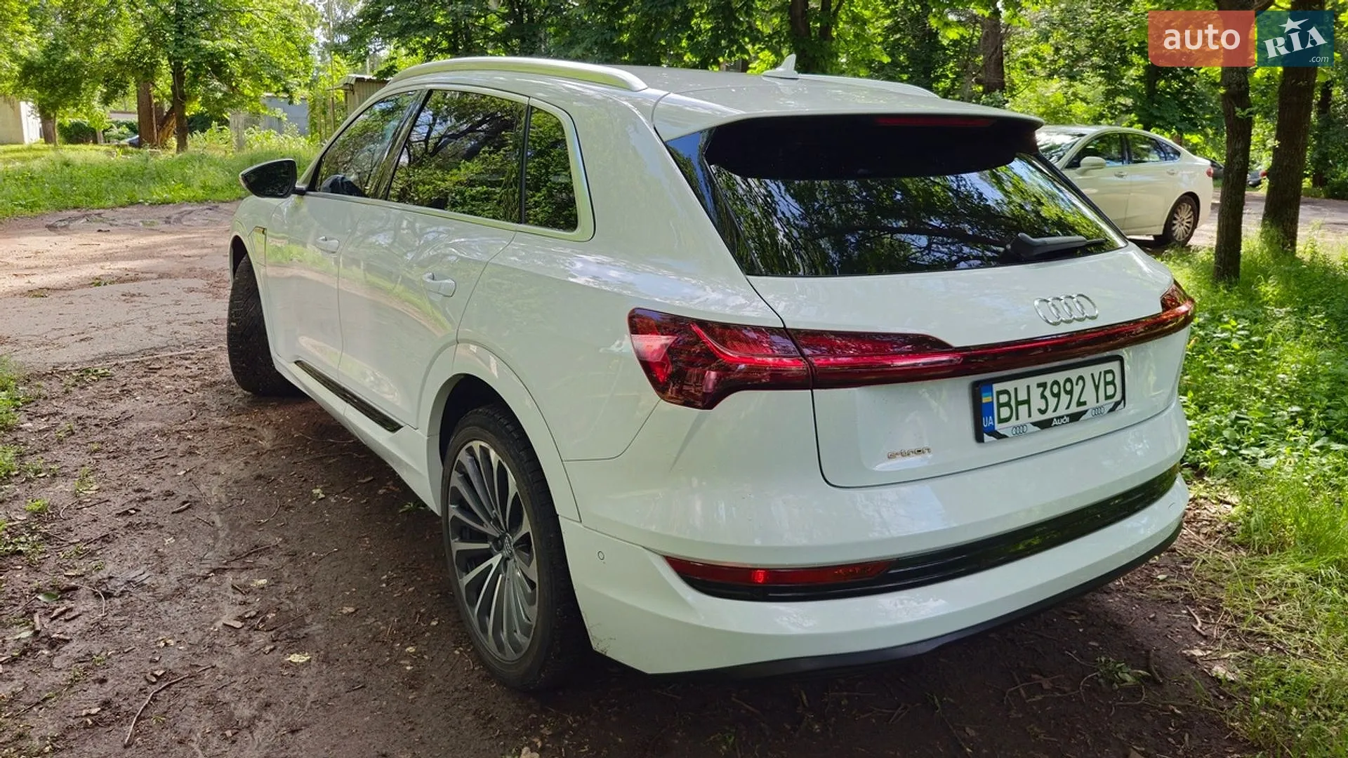 Audi e-tron 2019 VIN WA1VABGE3KB011317 фото оголошення 5 з 24