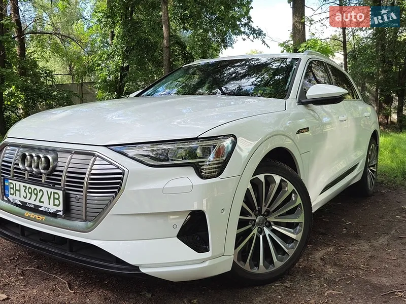Audi e-tron 2019 VIN WA1VABGE3KB011317 фото оголошення 2 з 52