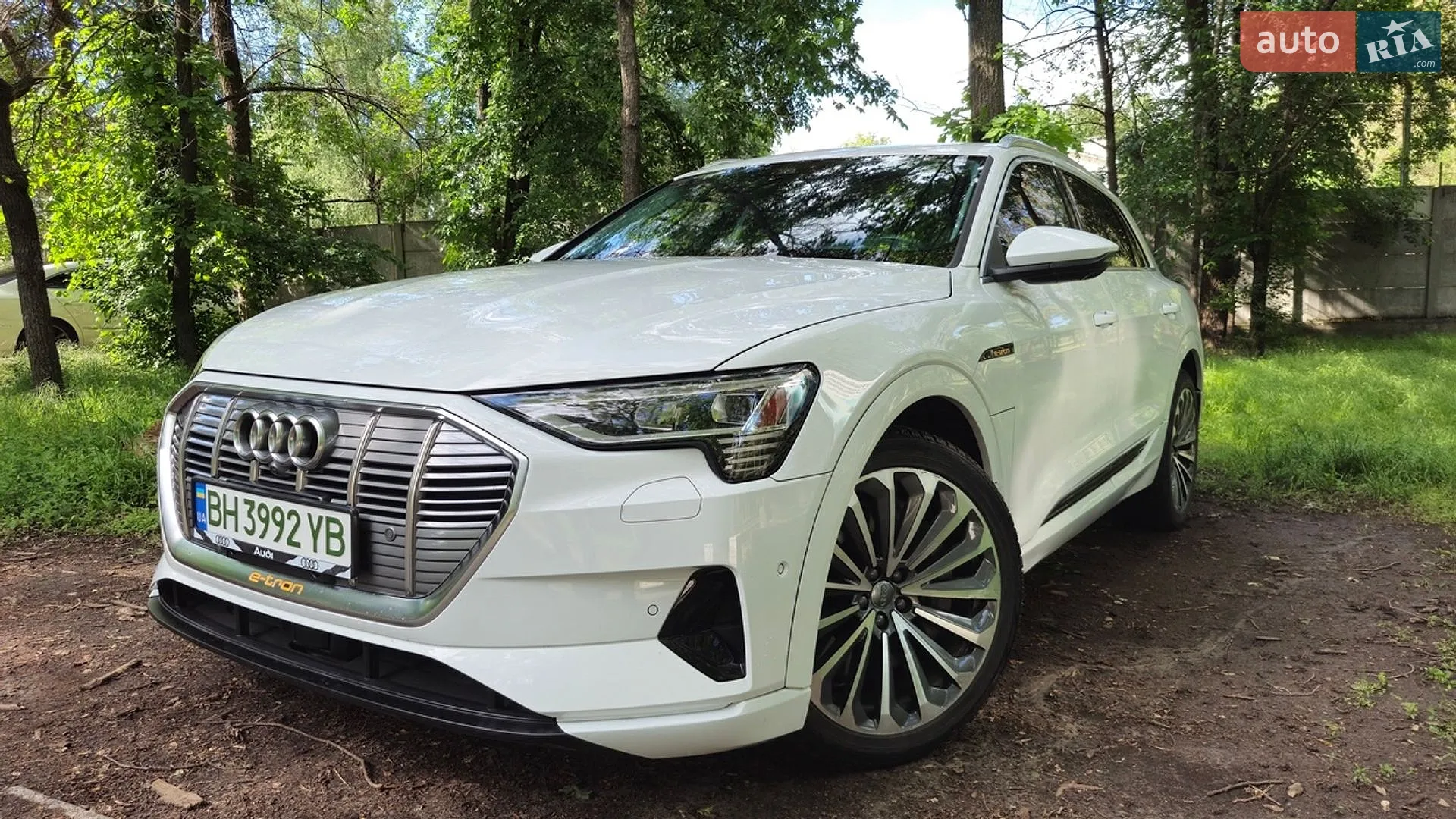 Audi e-tron 2019 VIN WA1VABGE3KB011317 фото оголошення 2 з 24