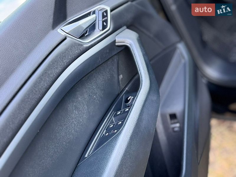 Внедорожник / Кроссовер Audi e-tron 2019 в Днепре