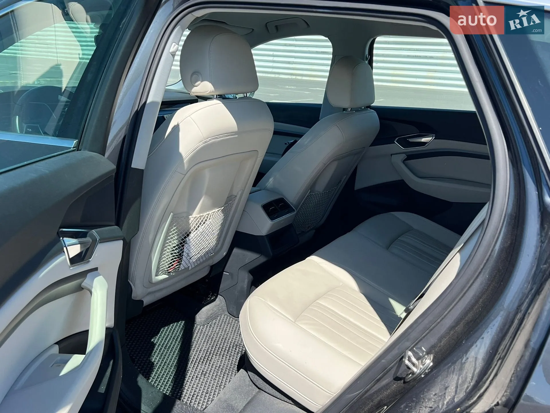 2020 Audi e-tron - мініатюра 9