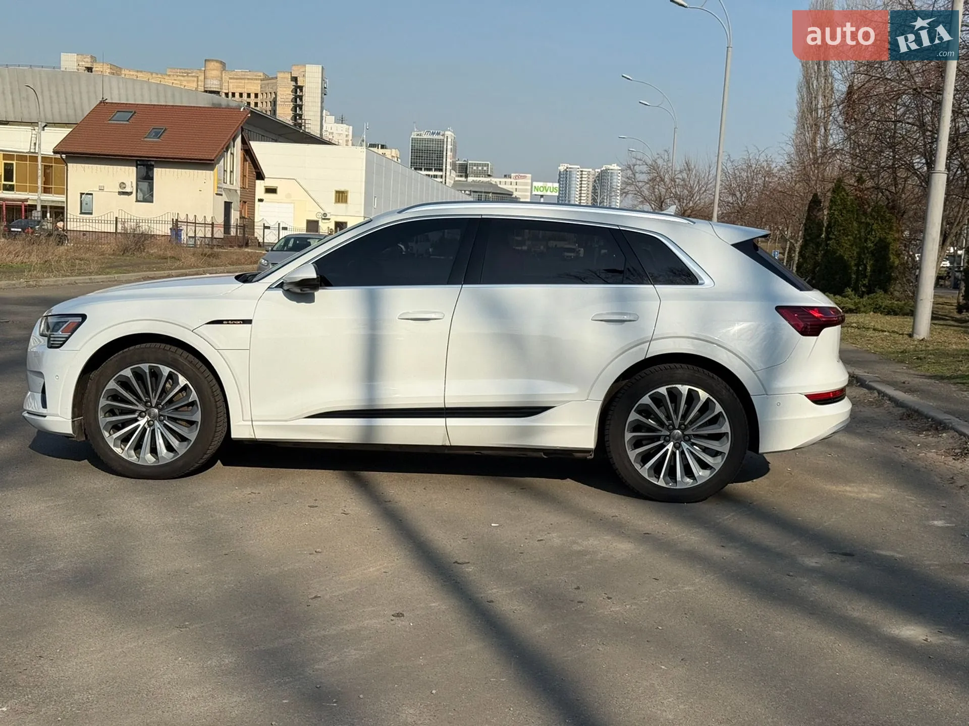 2019 Audi e-tron - мініатюра 2