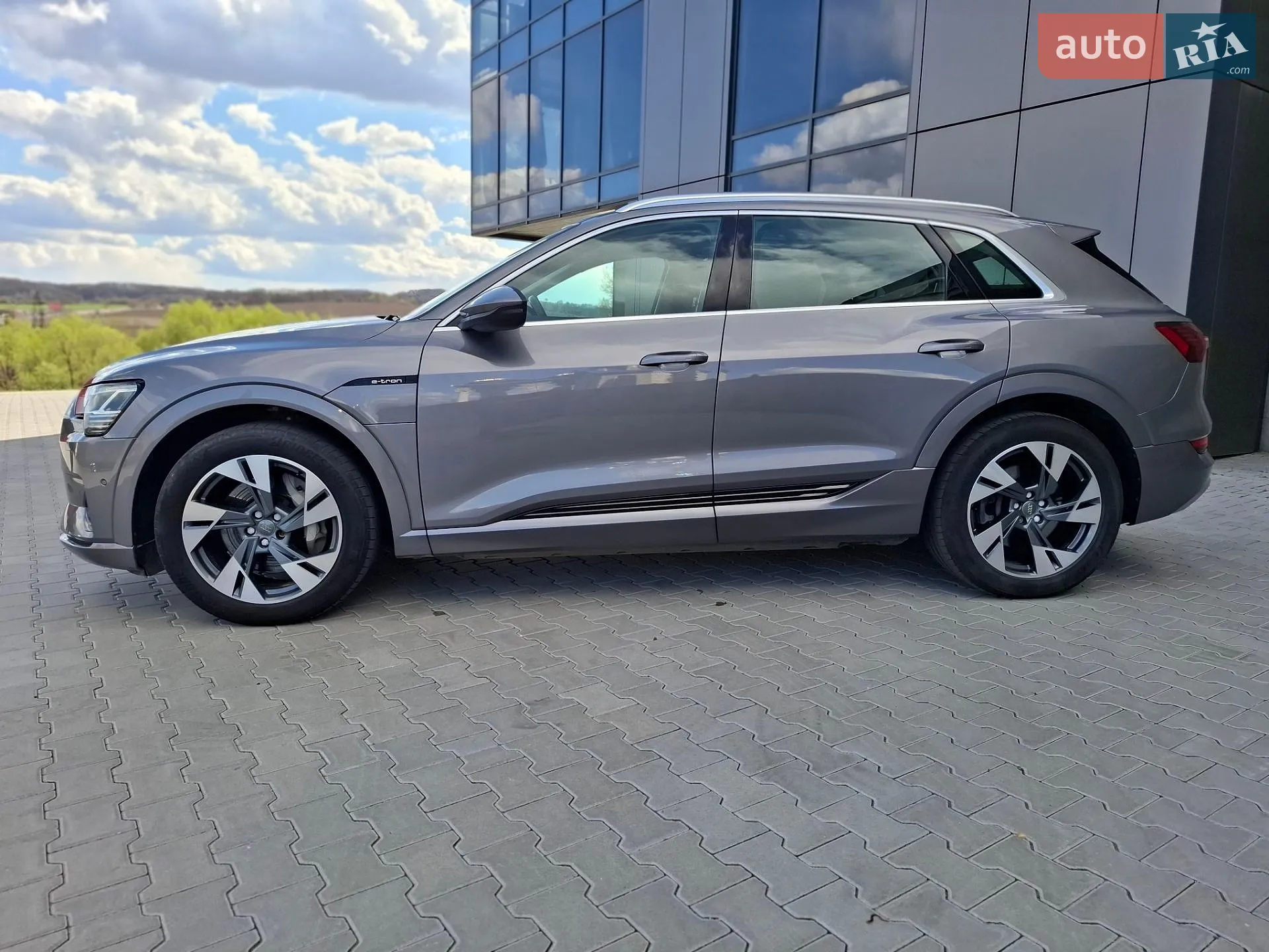 2020 Audi e-tron - мініатюра 2
