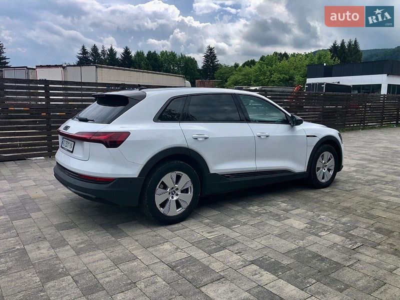 Audi e-tron, photos from the listing