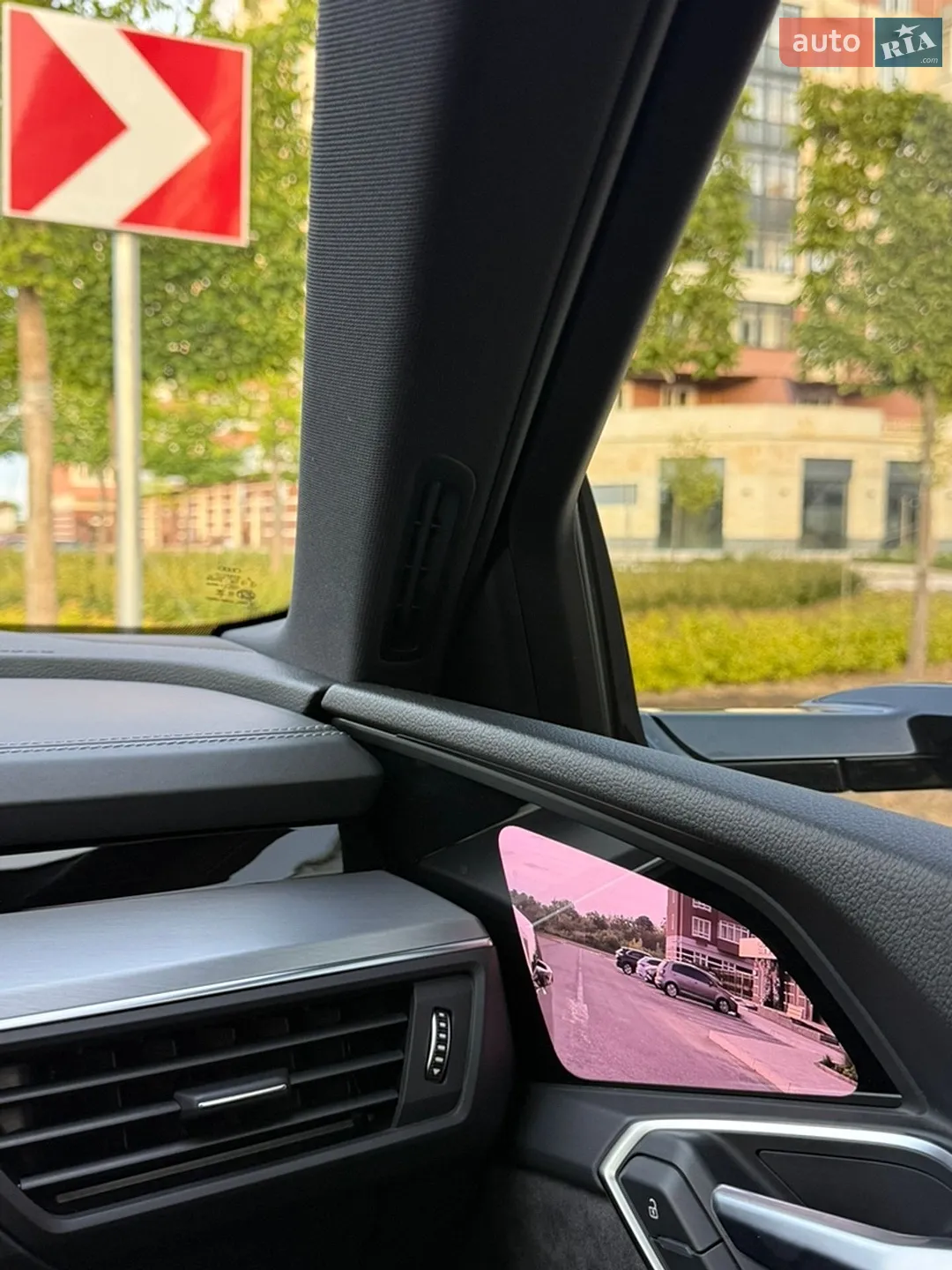 2019 Audi e-tron - мініатюра 25