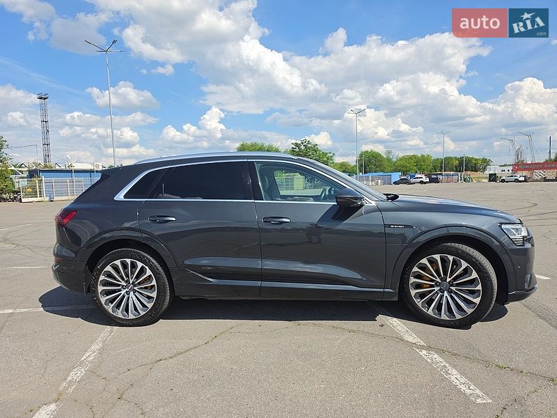 Позашляховик / Кросовер Audi e-tron 2020 в Дніпрі