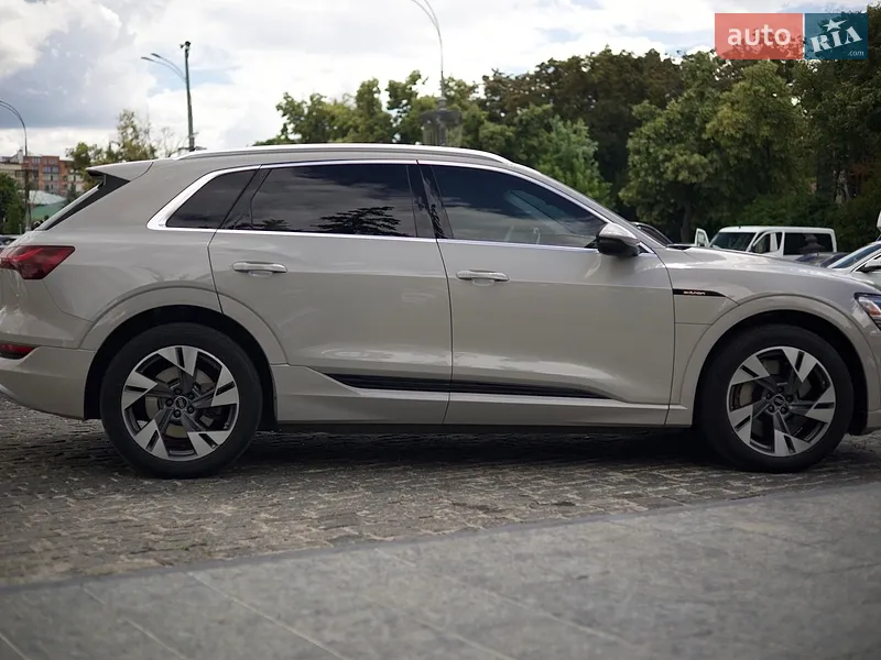 Audi e-tron 2022