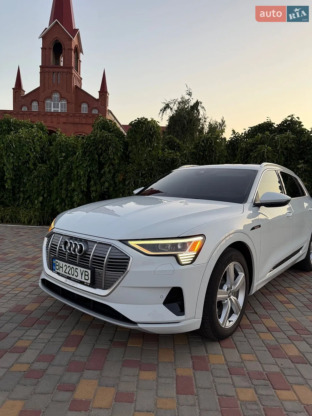 2019 Audi e-tron - мініатюра 2