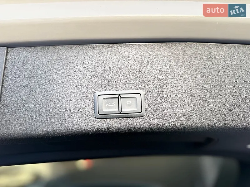 Audi e-tron 2019 VIN WA1LAAGE2KB024948 фото оголошення 25 з 114