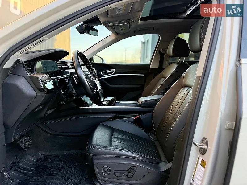 Audi e-tron 2019 VIN WA1LAAGE2KB024948 фото оголошення 30 з 114