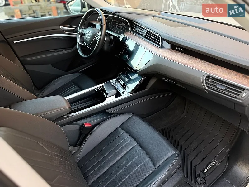 Audi e-tron 2019 VIN WA1LAAGE2KB024948 фото оголошення 55 з 114