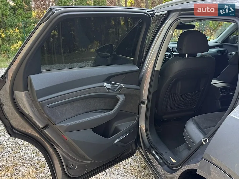 Audi e-tron 2020 VIN WAUZZZGE5LB037022 фото оголошення 14 з 67