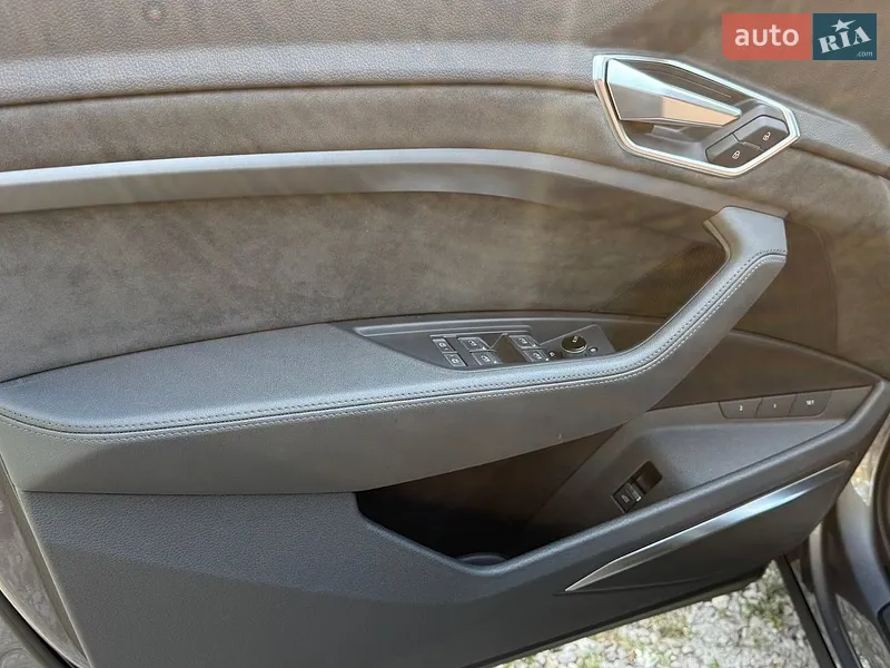 Audi e-tron 2020 VIN WAUZZZGE5LB037022 фото оголошення 17 з 67