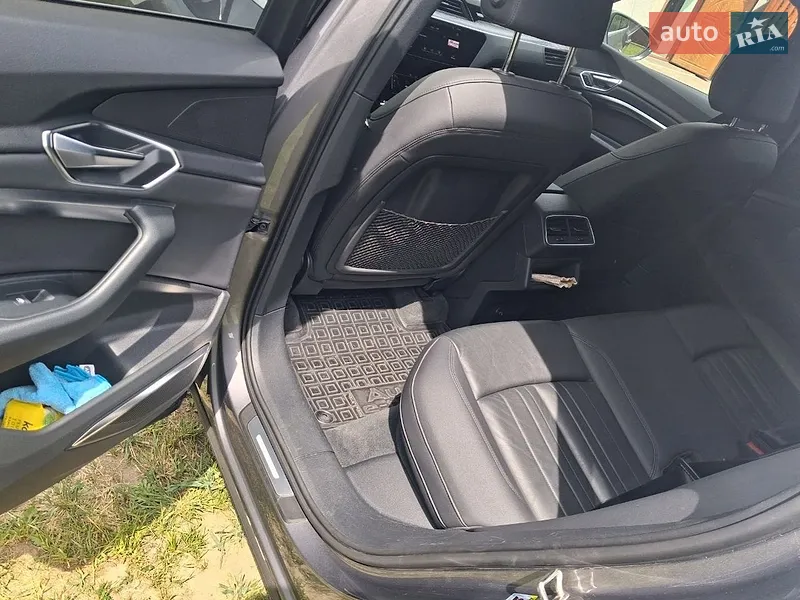 Audi e-tron 2019 VIN WAUZZZGE3LB017237 фото оголошення 18 з 41
