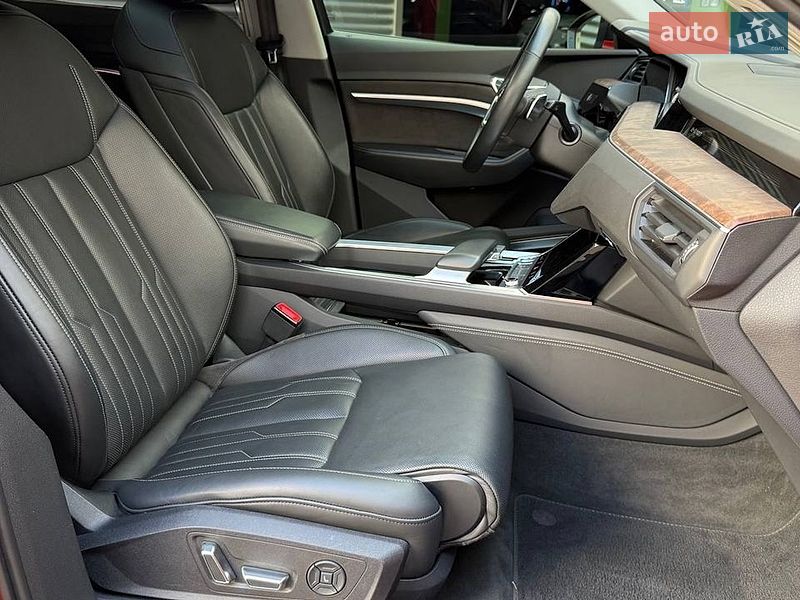 Внедорожник / Кроссовер Audi e-tron 2019 в Киеве фото 16 Внедорожник / Кроссовер Audi e-tron 2019 в Киеве