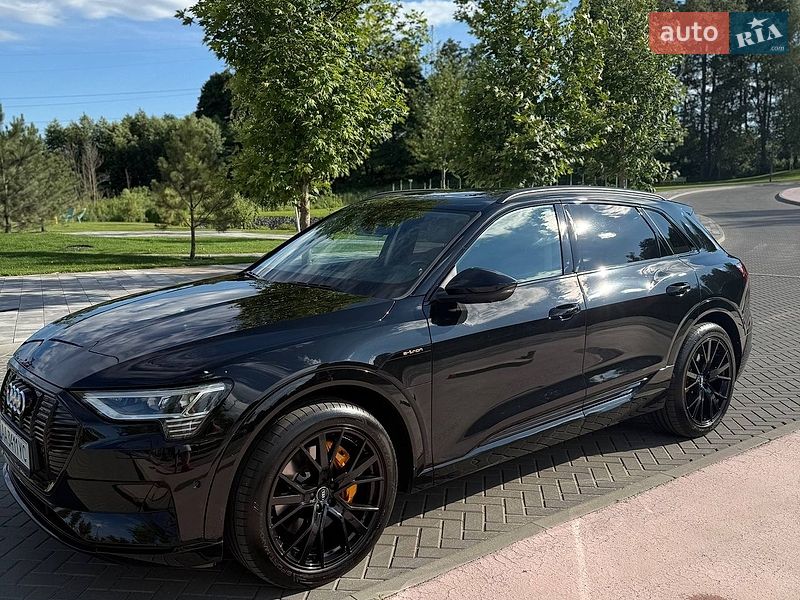 Внедорожник / Кроссовер Audi e-tron 2019 в Ирпене