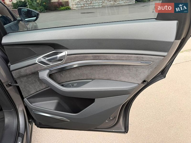 Позашляховик / Кросовер Audi e-tron 2019 в Тернополі фото 27 Позашляховик / Кросовер Audi e-tron 2019 в Тернополі