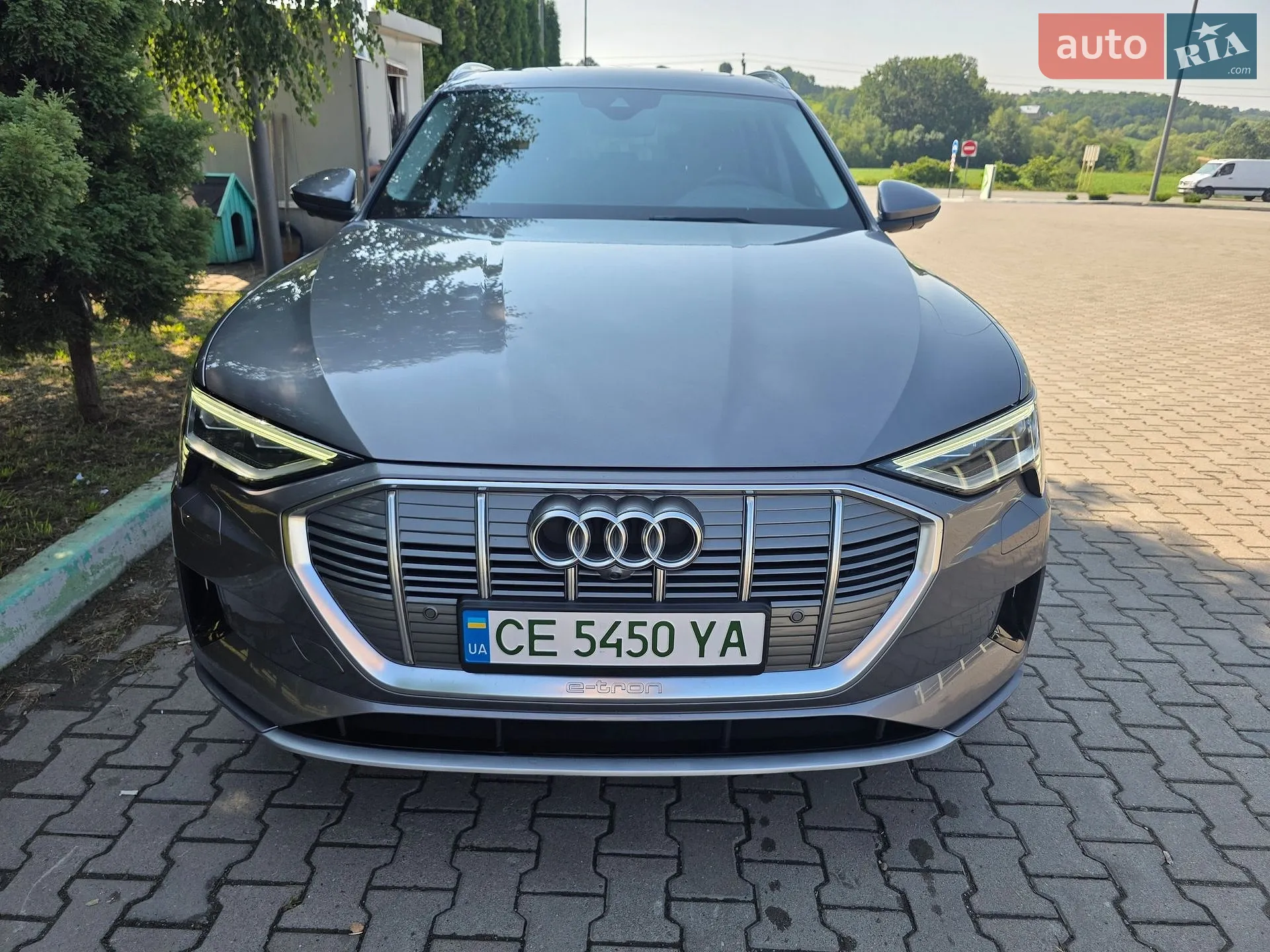 2020 Audi e-tron - мініатюра 2