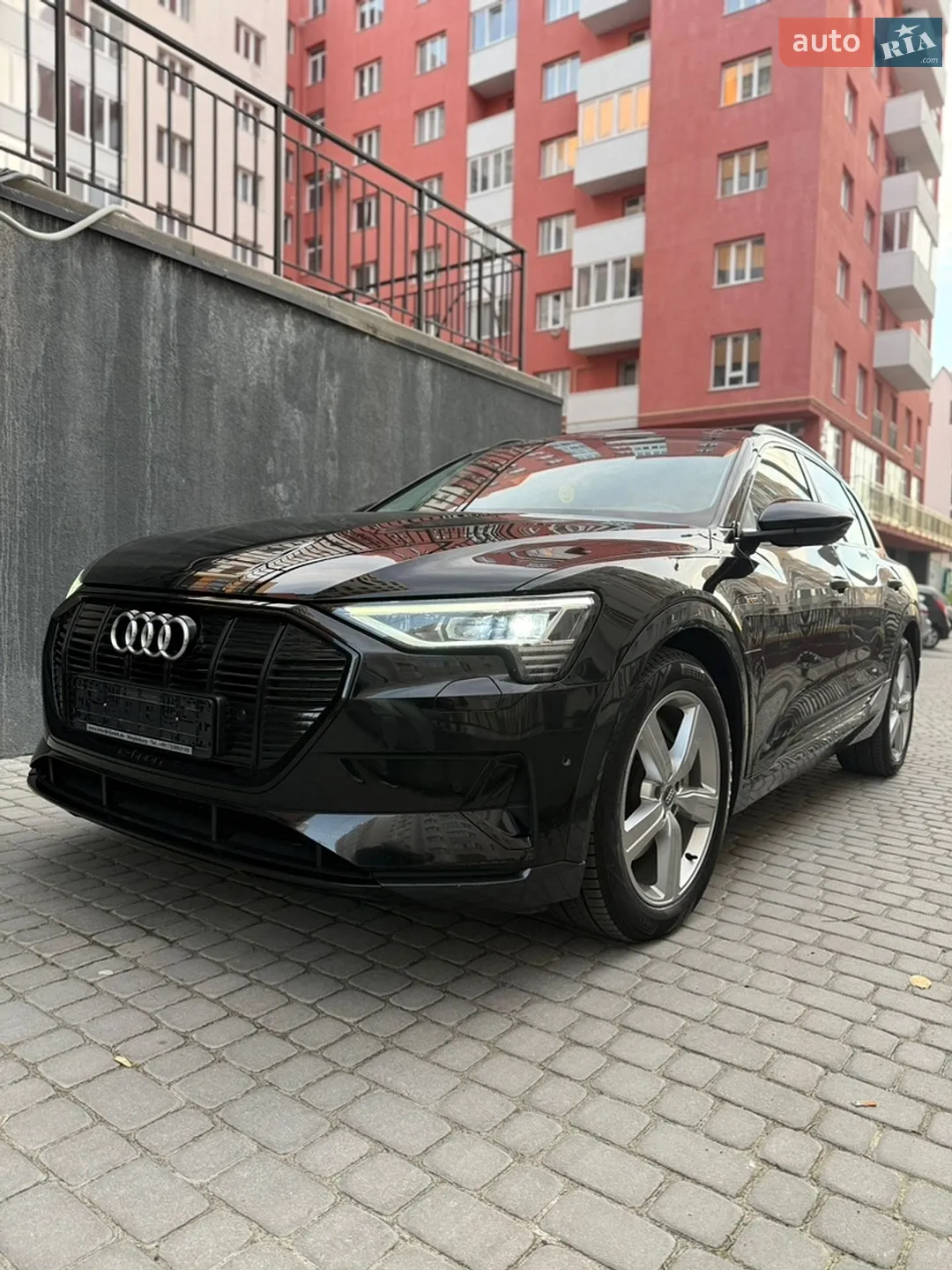 2020 Audi e-tron - мініатюра 2