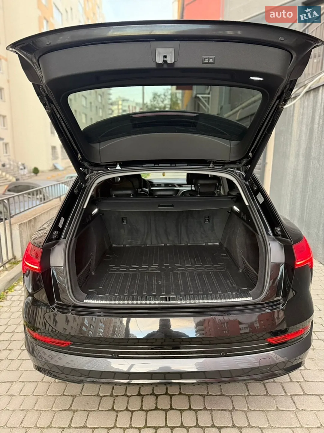2020 Audi e-tron - мініатюра 9