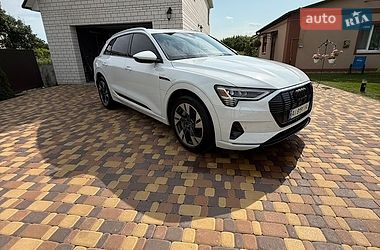 Внедорожник / Кроссовер Audi e-tron 2020 в Березане